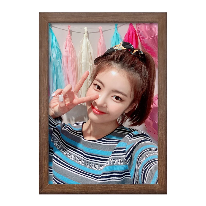 تابلو خندالو طرح لیا گروه ایتزی ITZY  کد 20191