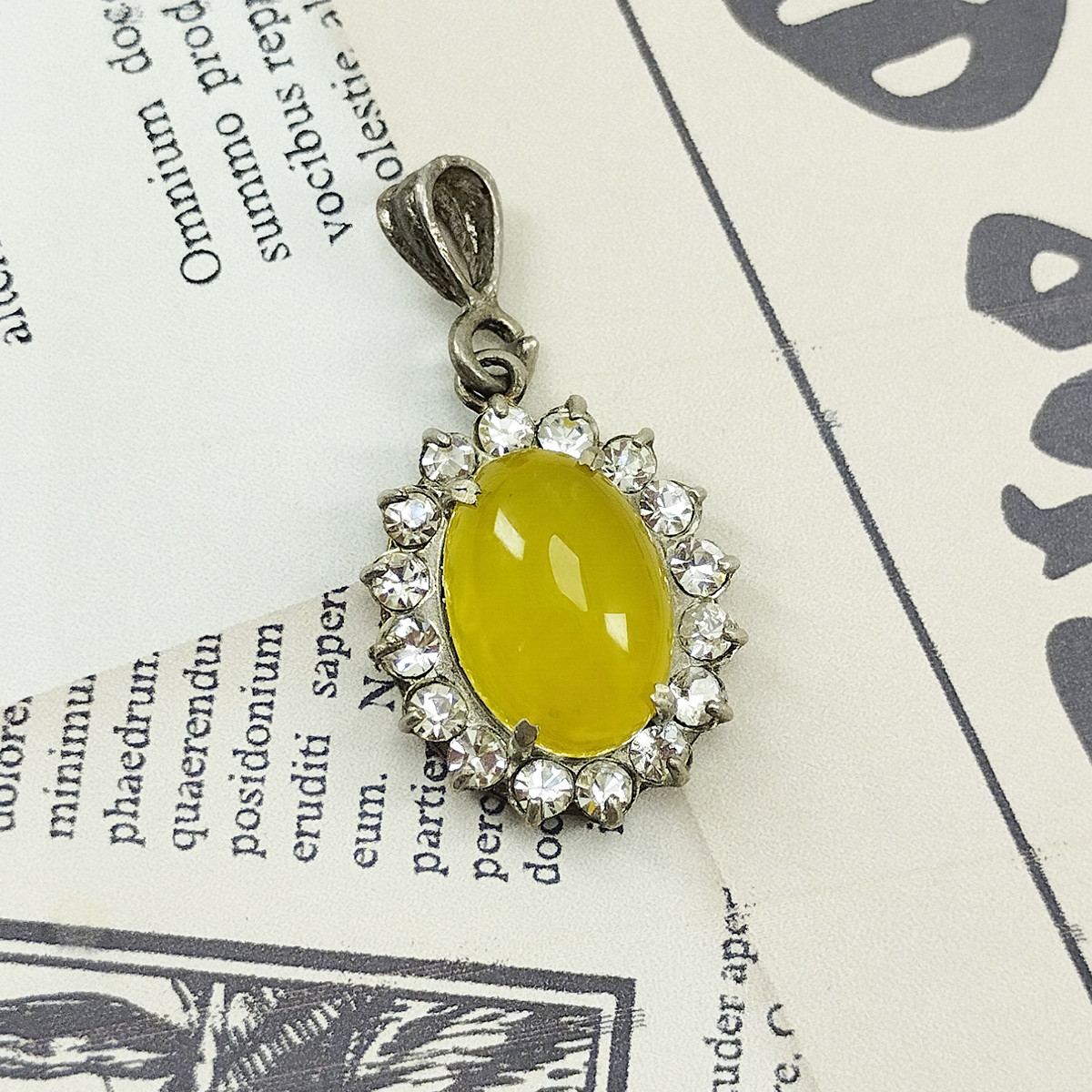 آویز گردنبند نقره زنانه سلین کالا مدل شرف الشمس کد 111 آویز گردنبند نقره زنانه سلین کالا مدل شرف الشمس کد 111