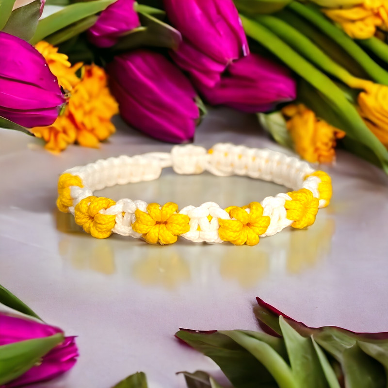 دستبند زنانه مدل بافت گل مینیمایز
