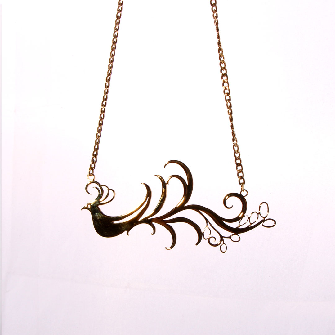 گردنبند دست ساز زنانه آرانیک مدل مشبک برنجی با آبکاری طلا طرح طاووس کد 1510500042