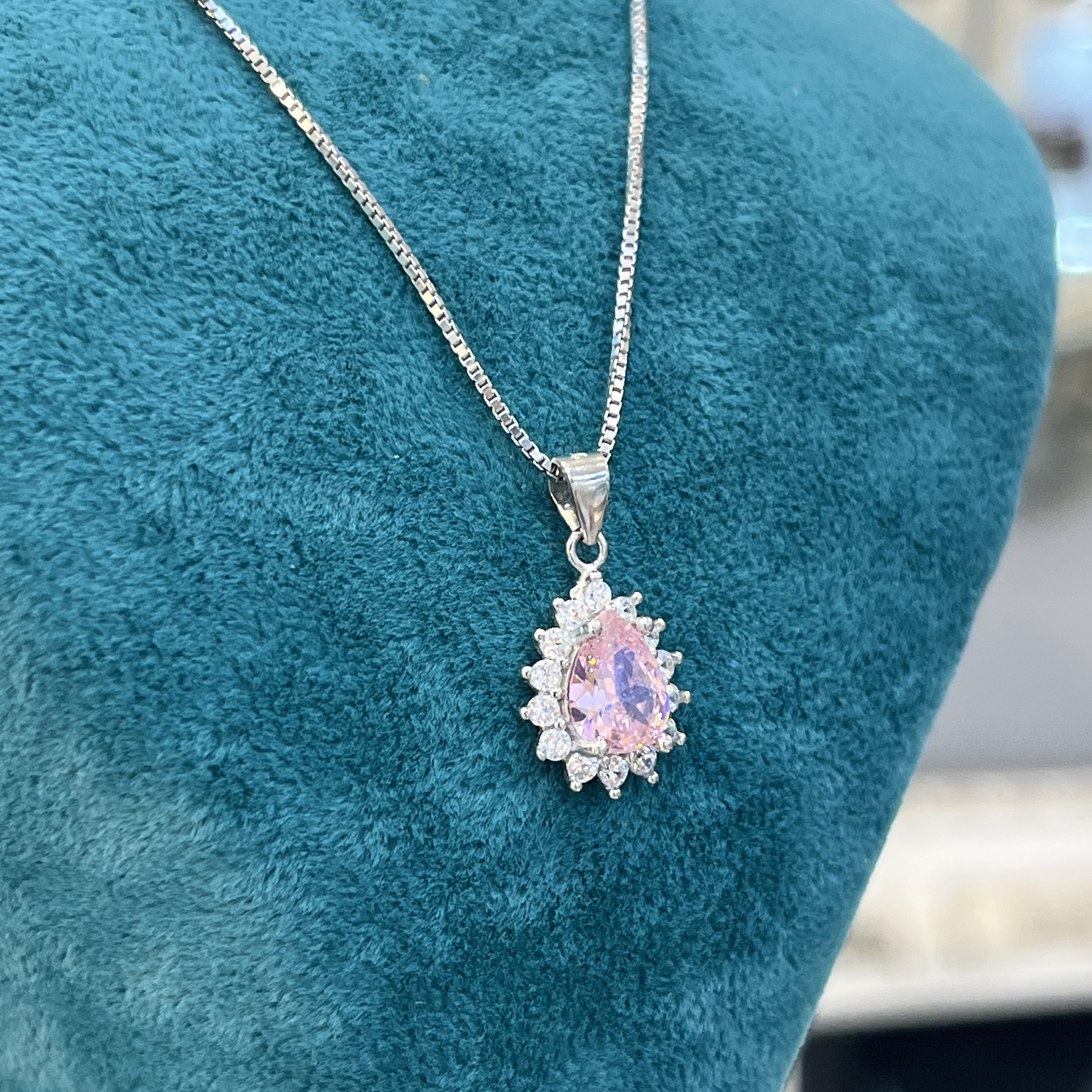 نیم ست نقره زنانه مدل سوپر لوکس جواهری مزین به نگین طرح رز کوارتز