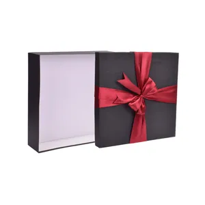 جعبه کادو طرح پاپیون کد 642 ابعاد 30x30 سانتی متر