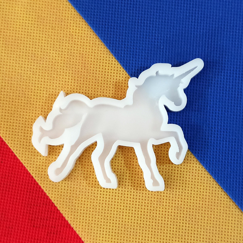 قالب رزین مدل جاکلیدی طرح اسب تک شاخ