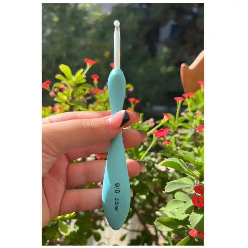 قلاب بافتنی مدل ZHL-D9.0-5.5MM به همراه سنجاق نشانه گذار بافتنی و سوزن دوخت کاموا مجموعه 4 عددی