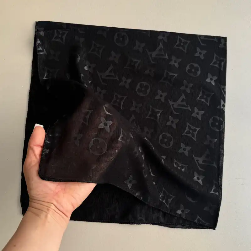 روسری زنانه مدل مینی نخی لطیف برجسته دنیز قواره 75