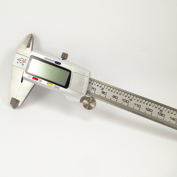 کولیس دیجیتال کد 3746 گستره 0-150 میلی متر