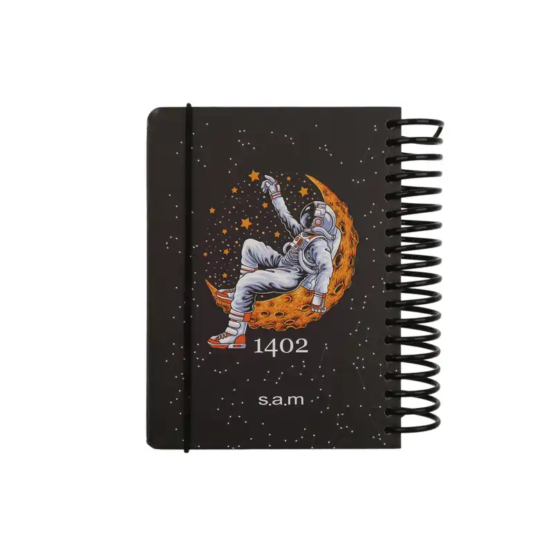 سالنامه سال 1402 سم طرح فضانورد