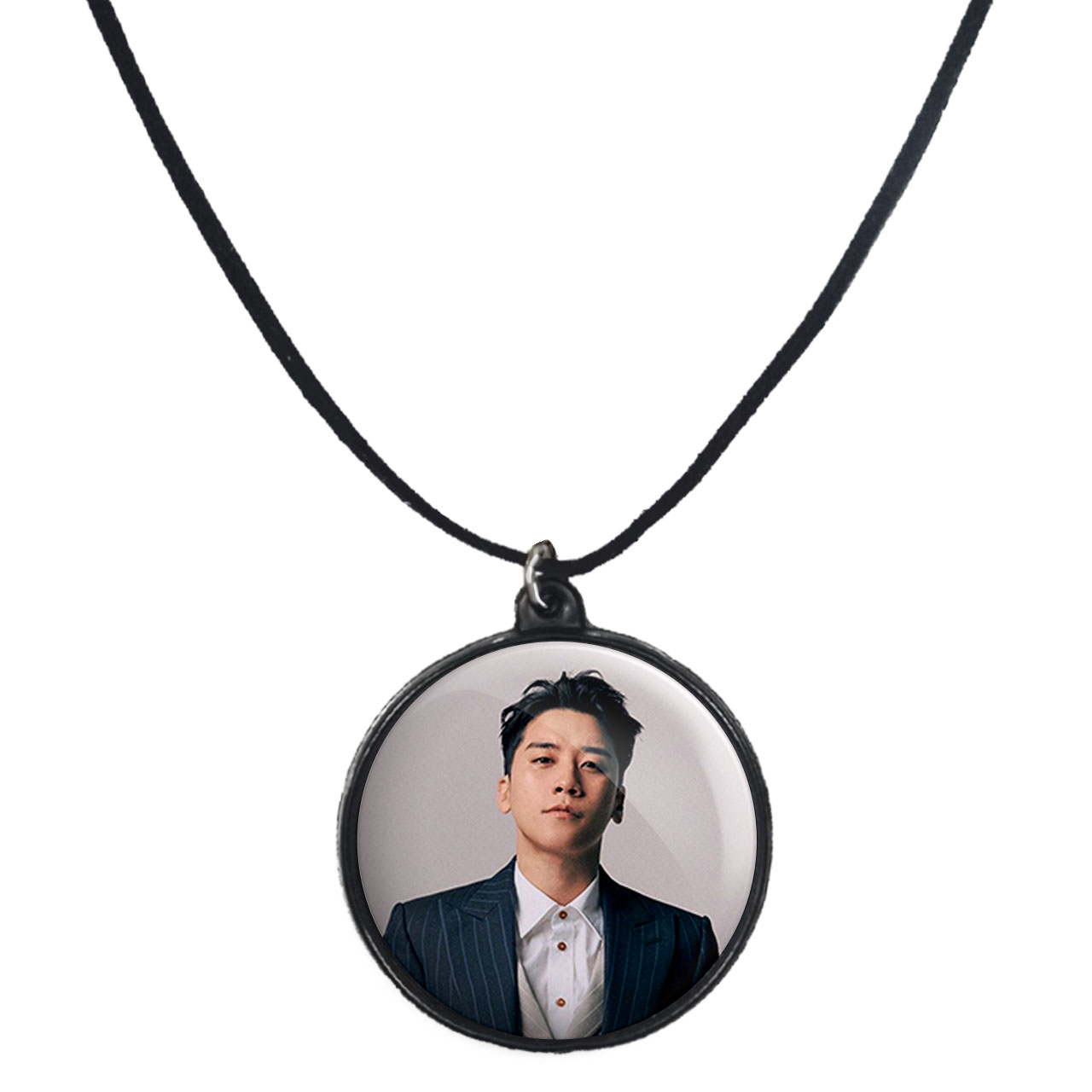 گردنبند پرمانه طرح گروه موسیقی بیگ بنگ BIG BANG کد pmb.15273 مدل دو طرفه