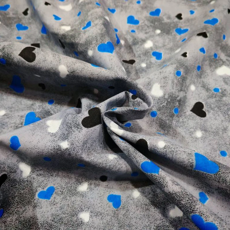 پارچه آشپزخانه عرض 2 متر مدل پتینه قلب رنگ طوسی