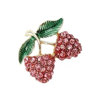 گل سینه زنانه مدل توت فرنگی ریز مینیاتوری فول نگین کد ngr405