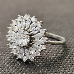 انگشتر نقره زنانه مدل سنگ برلیان اتمی کد 760