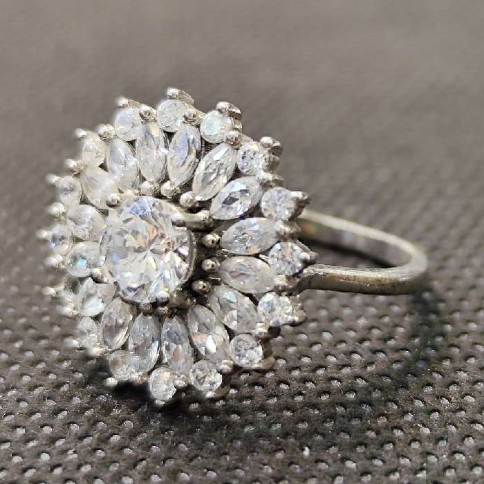 انگشتر نقره زنانه مدل سنگ برلیان اتمی کد 760