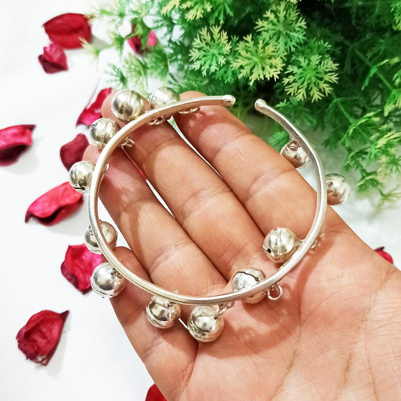 پابند نقره زنانه سلین کالا مدل زنگوله کد ce-As1 پابند نقره زنانه سلین کالا مدل زنگوله کد ce-As1