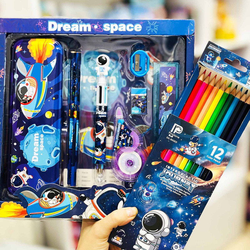 بسته لوازم تحریر مدل فضانورد کد 81 مجموعه 20 عددی