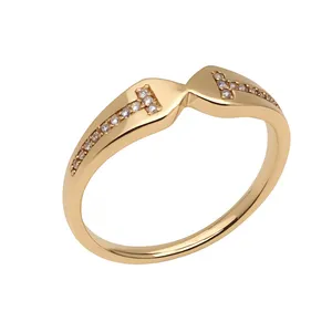 انگشتر زنانه مدل رایکا کد cm4122