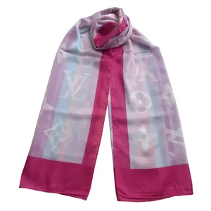 شال زنانه لویی ویتون مدل ابریشم مجلسی ساده حاشیه دار کد 23
