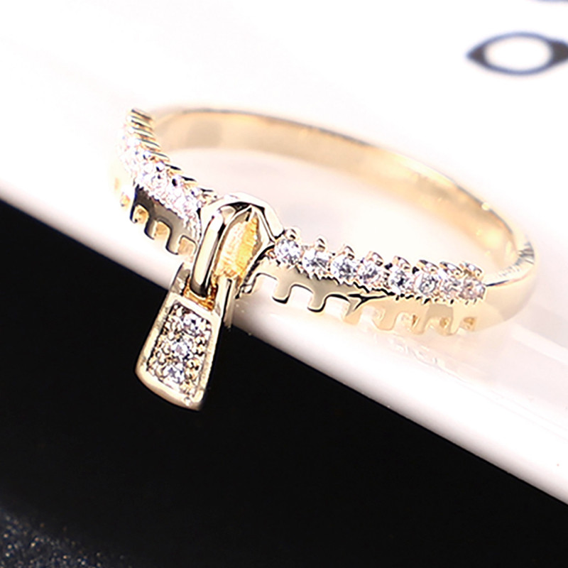 انگشتر زنانه کامیلا کنتی مدل زیپ کد 262619 رنگ طلایی انگشتر زنانه کامیلا کنتی مدل زیپ کد 262619 رنگ طلایی