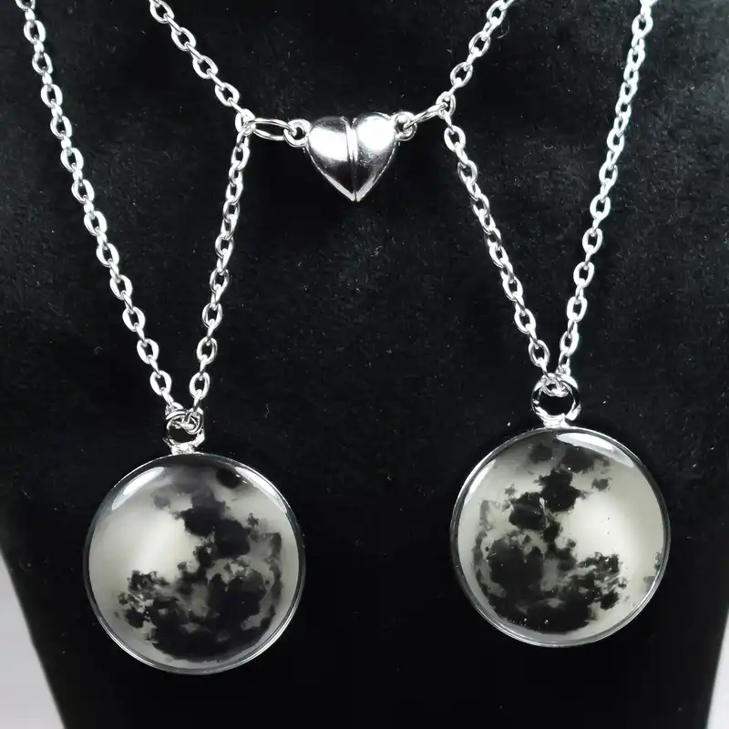 گردنبند زنانه بلوط نارنجی مدل شب تاب دوستی مجموعه دو عددی