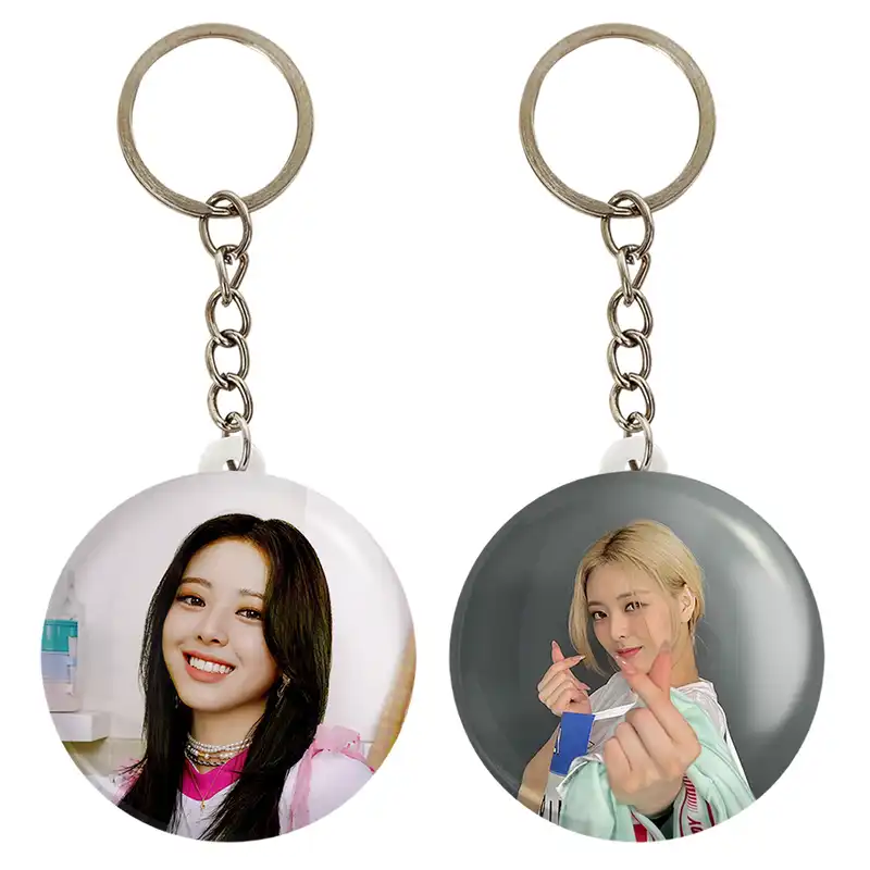 جاکلیدی خندالو مدل یونا گروه ایتزی ITZY کد 2022220216 مجموعه 2 عددی