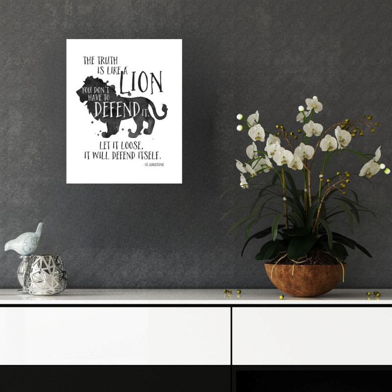 پوستر مدل  حقیقت مانند یک شیر است 