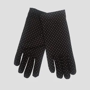 دستکش زنانه مدل A-9132 خال دار رنگ مشکی