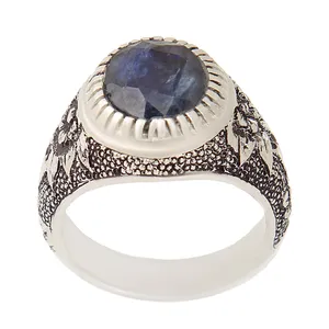 انگشتر نقره مردانه بازرگانی میلادی مدل یاقوت کبود تراش جواهری  رکاب قلمزنی دستساز کد AM_2435