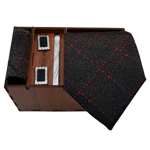 ست کراوات و دستمال جیب و دکمه سردست و گیره کراوات مردانه مدل 708