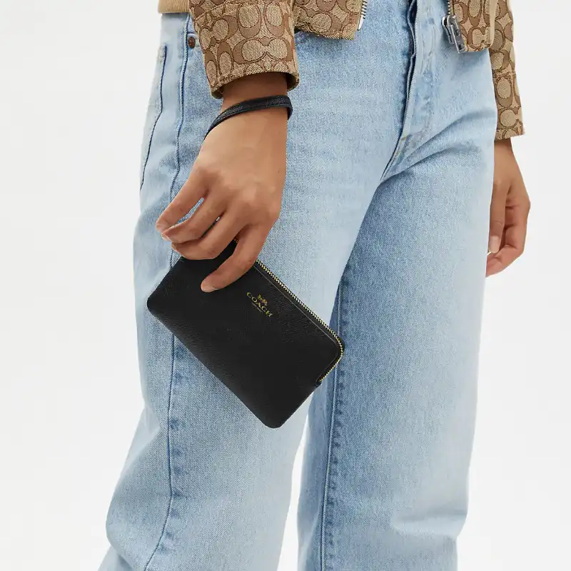 کیف پول زنانه کوچ مدل Corner Zip