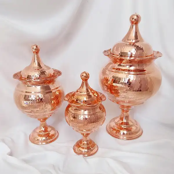 ست هدیه ظروف پذیرایی مسی مدل لب چین کد ZH282.3 بسته 3 عددی