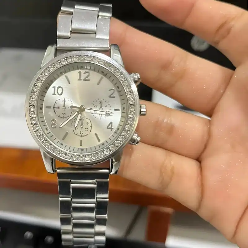 ساعت مچی عقربه ای زنانه مدل تک موتوره بند فلزی دور نگین کد 02