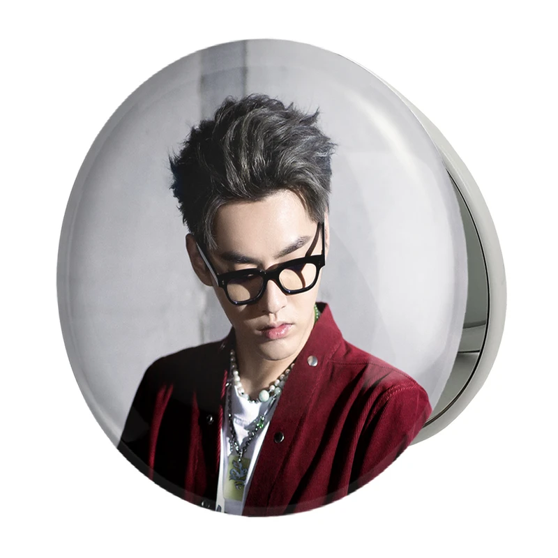 آینه جیبی خندالو طرح کریس وو گروه اکسو EXO مدل تاشو کد 13432 