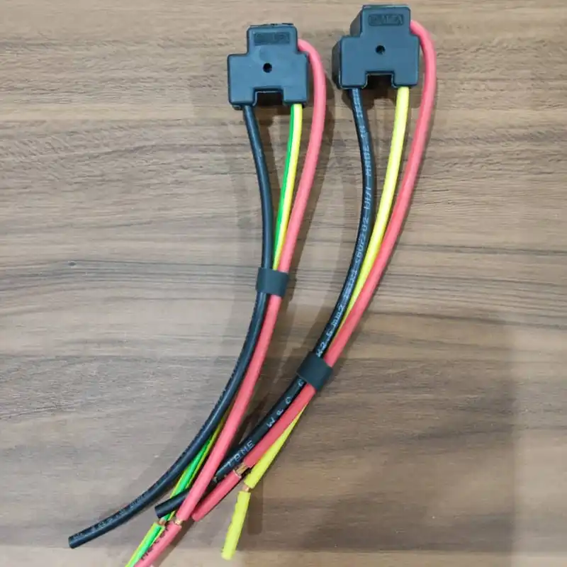 سوکت سه فیش چراغ جلو خودرو آلفا کد E405 بسته 2 عددی