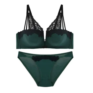 ست شورت و سوتین زنانه مدل لبه گیپور