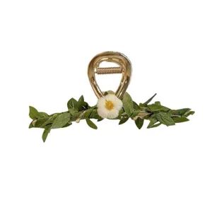 کلیپس مو زنانه مدل تک گل بابونه برگ