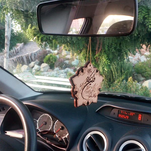 عکس شماره 4 : آویز خودرو طرح و ان یکاد کد av-1