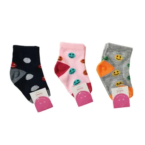 جوراب نوزادی مدل لبخند مجموعه 3 عددی