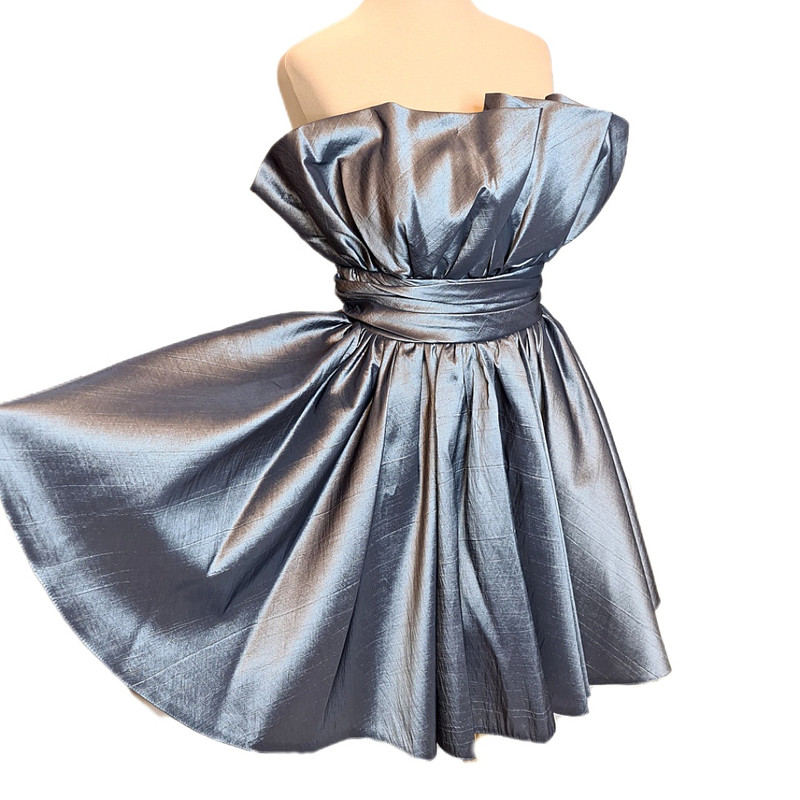 پیراهن یقه دکلته زنانه مدل عروسکی تافته رنگ نقره ای