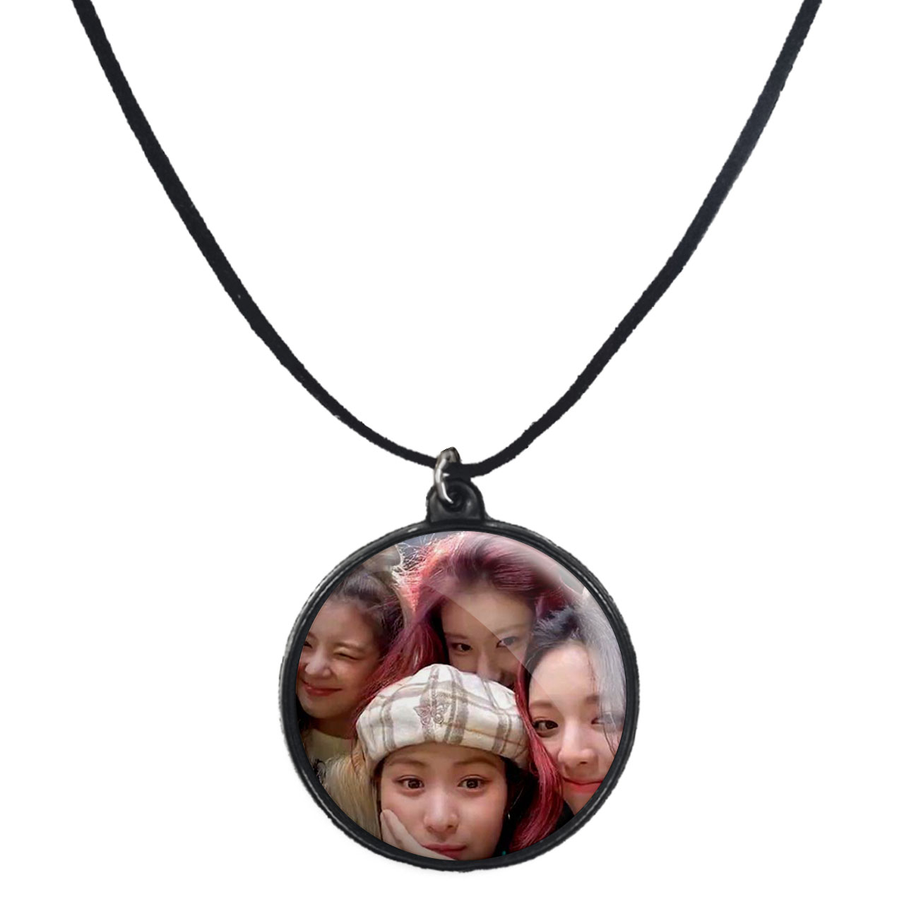 گردنبند پرمانه طرح گروه موسیقی ایتزی کد pmb.13280 مدل دو طرفه