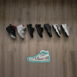 چراغ نئونی دیواری آرن تیم طرح کتونی