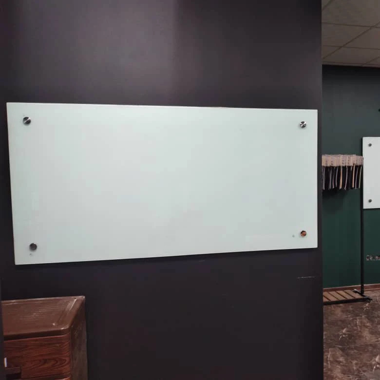 وایتبرد شیشهای عکسنگ مدل AXANG -15091 سایز 150x91 سانتیمتر