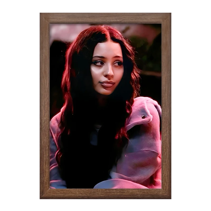 تابلو خندالو طرح الکسا دمی (Alexa Demiez) کد F10195