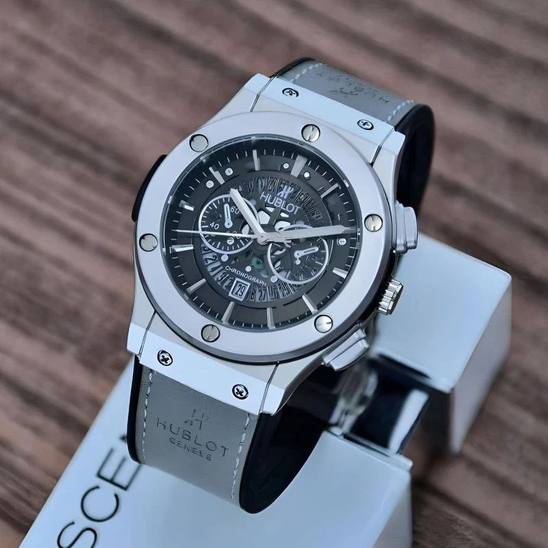 ساعت مچی عقربه ای زنانه  مدل اسکلتون بیگ بنگ Tt99