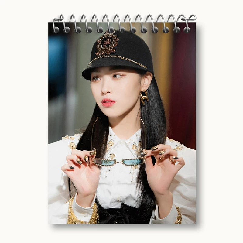 دفتر یادداشت 50 برگ خندالو مدل ریوجین گروه ایتزی ITZY کد 20181