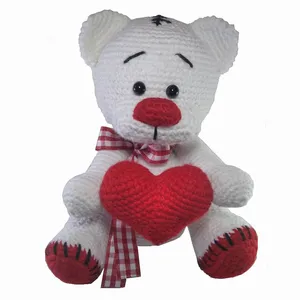 عروسک بافتنی طرح خرس تدی قلب دار کد ۴۱۶