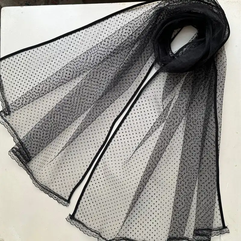 شال زنانه مدل توری خالخالی دور دانتل دار