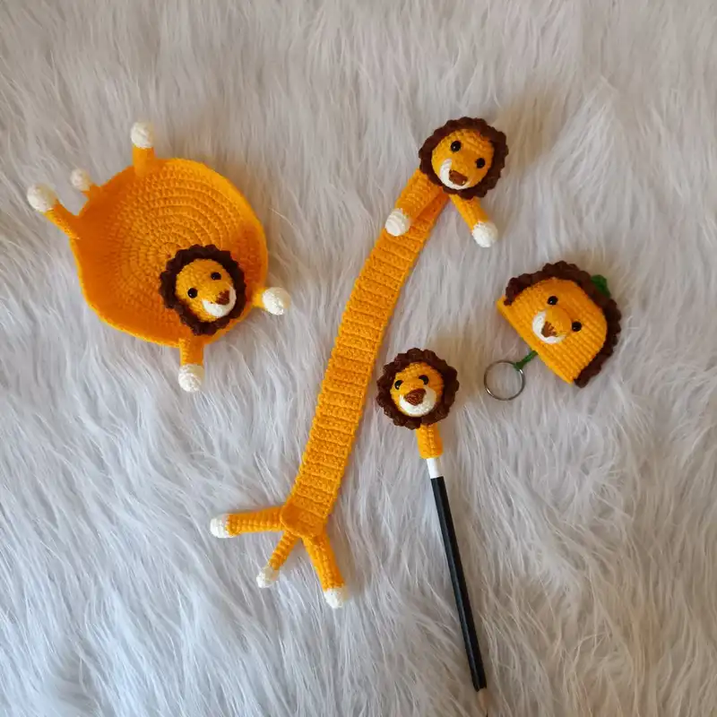 بسته لوازم تحریر مدل شیر مجموعه 4 عددی