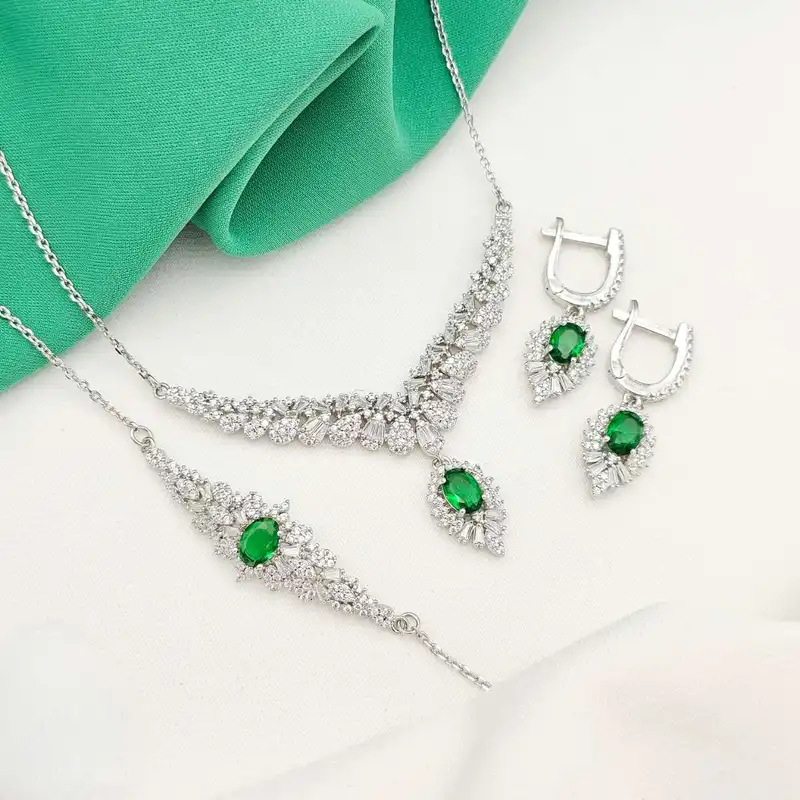 نیم ست نقره زنانه مدل سلطنتی زمرد BS 71