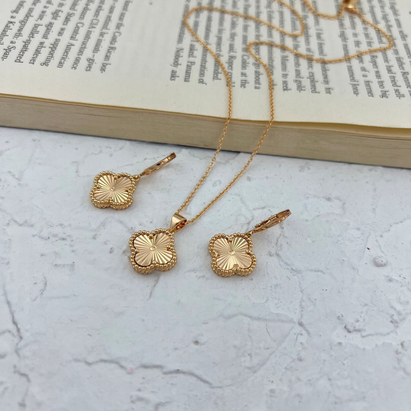 نیم ست زنانه مدل گل چهار پر کد M4104