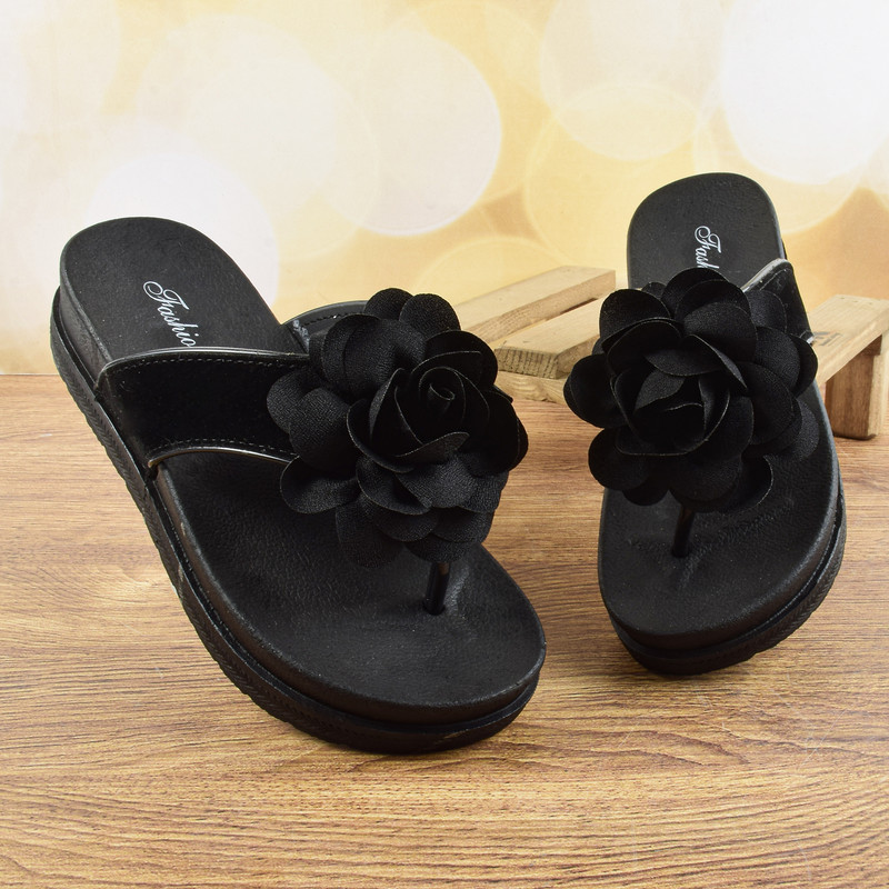 دمپایی لاانگشتی زنانه نیکتا مدل گلدار BK.2861