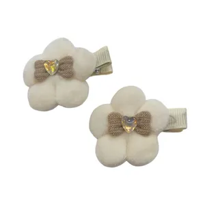 گیره مو دخترانه مدل انبری گل پولیشی نگین دار بسته 2 عددی